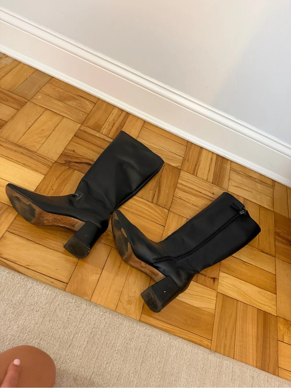 ALOHAS Black Over-the-Knee Pointed Toe Block Heel Boots